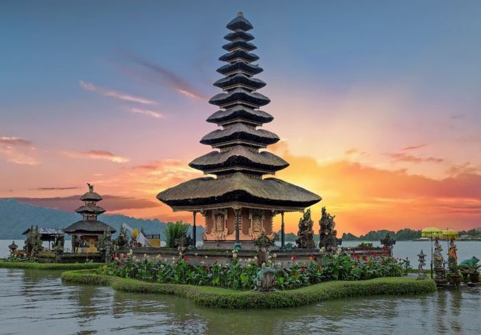 Daya tarik Indonesia di mata wisatawan asing.