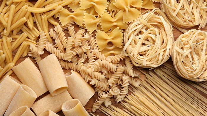 Beraneka pasta yang juga mengandung karbohidrat tinggi.