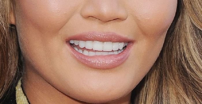 Bibir yang penuh di bagian tengah