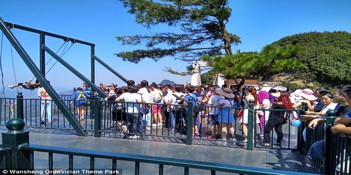 
Saat hari libur Wansheng Ordovician Theme Park dikunjungi hampir 4.000 orang