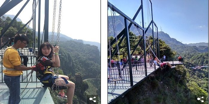 
Pengaman ayunan hanya berupa sabuk pengaman tanpa jaring pengaman di bawahnya.