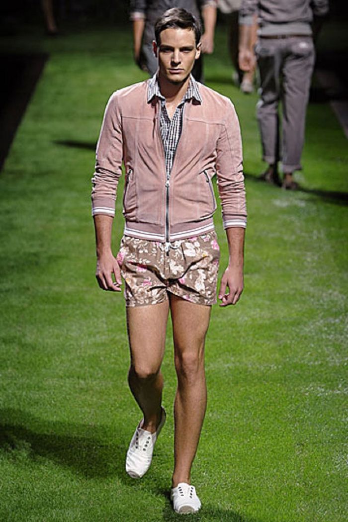(Foto) Nampak Konyol, Inilah 8 Fashion Pria yang Benarbenar Dibenci