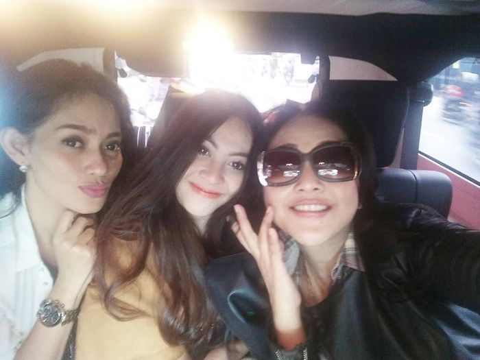 Sonya Depari bersama selvie milda dan paramitha rusady (instagram.com/sonyadeparii)