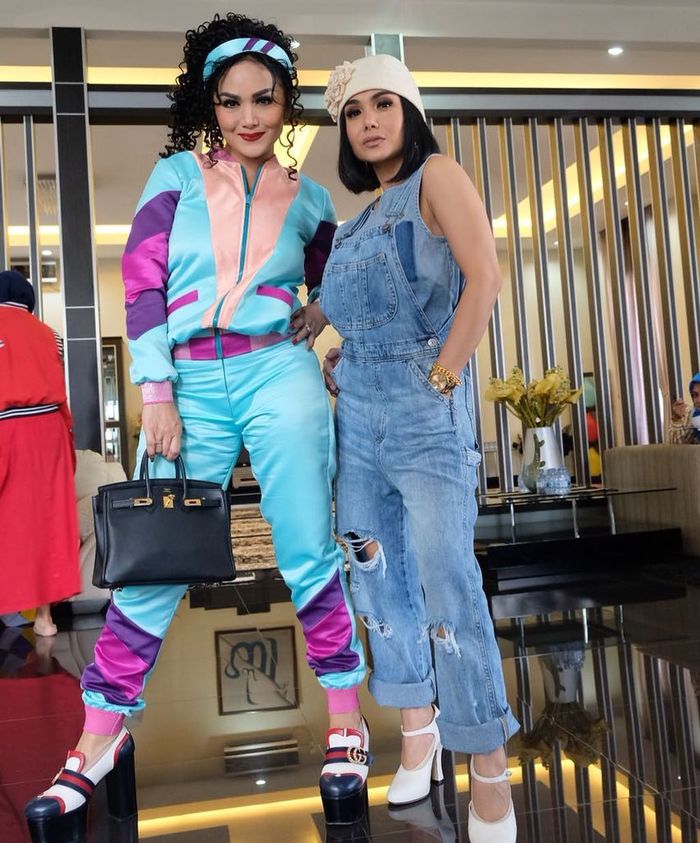 Tampil Trendi ala Tahun 80an, Intip Gaya Nyentrik Yuni Shara dan