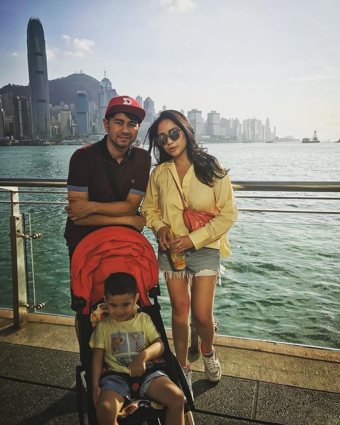 Nagita Slavina tampil simpel saat berada di Hongkong
