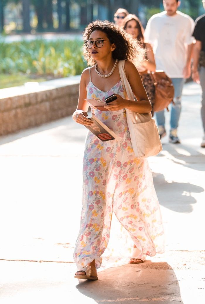 7 Ide Mix And Match Dengan Sandal Slip On Yang Sedang Hits Di Dunia Fashion 7 Ide Mix And Match Dengan Sandal Slip On Yang Sedang Hits Di Dunia Fashion