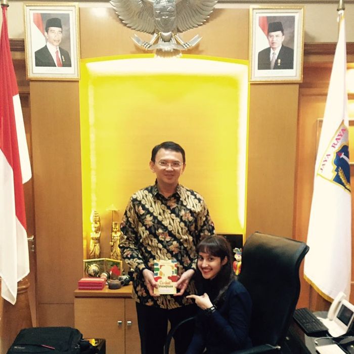 Tsamara Amany bersama Gubernur DKI Jakarta Basuki Tjahaja Purnama alias Ahok.
