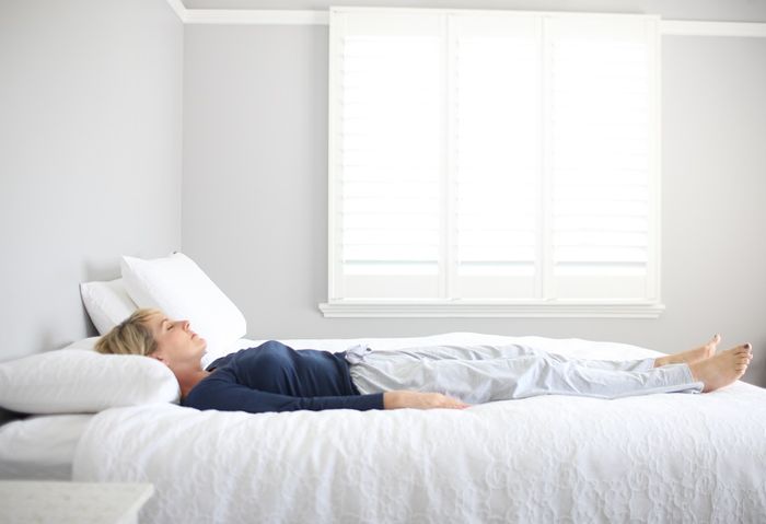 Hasil gambar untuk tidur hijab tidur telentang