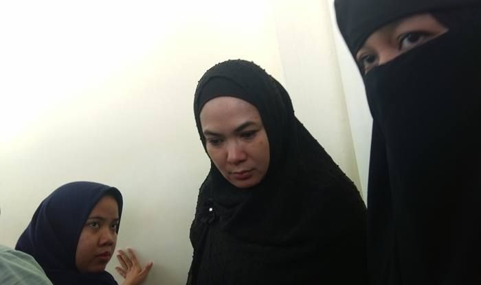 Dian Rositaningrum dan Levina usai sidang saat Grid.ID temui di Pengadilan Agama Jakarta Timur, Cira (Grid.ID/Corry Wenas Samosir)