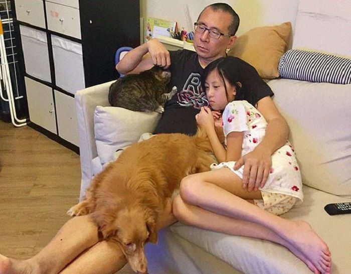 Mr. Wong, anak dan binatang peliharaanya.
