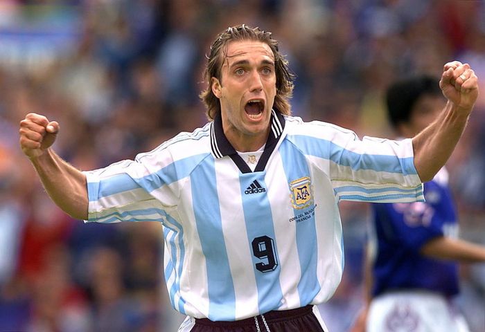 TOULOUSE, FRANCE:  Argentinian forward Gabriel Batistuta jubilates after scoring 14 June at the Toul