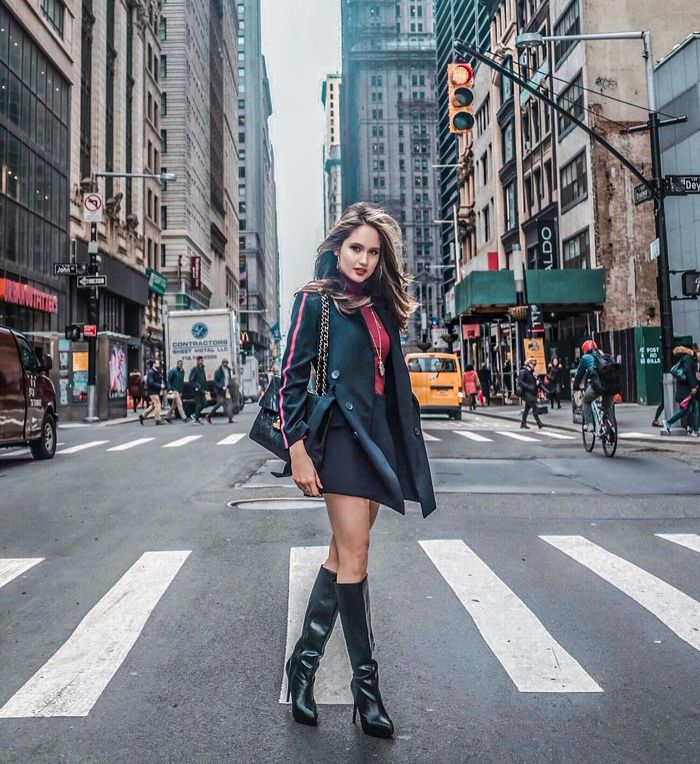 Tak Hanya Gaya Seksi Cinta Laura Yang Kece Di Foto Ini Tas Yang Dibawa Juga Sukses Curi Perhatian Netizen Tak Hanya Gaya Seksi Cinta Laura Yang Kece Di Foto Ini Tas Yang Dibawa Juga Sukses Curi Perhatian Netizen