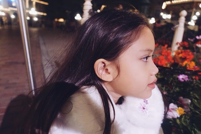 Pose Candid Sarah Deana