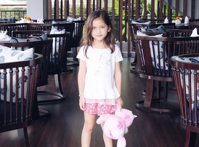 Pose Natural Sarah Saat Ulang Tahun