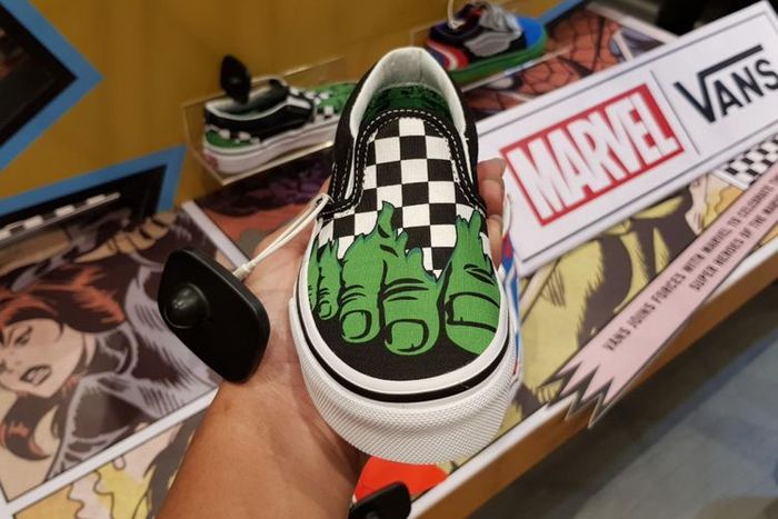 Sepatu vans top marvel terbaru