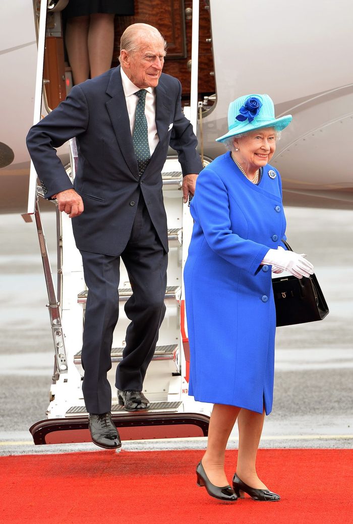 Ketika Pangeran Philip membiarkan Ratu Elizabeth menjadi pemimpin secara alami