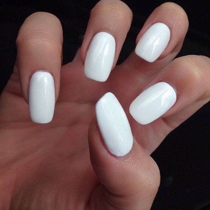 Ногти основа белая. Белые ногти. Маникюр в белом цвете. Белый камуфляж маникюр. Маникюр белый лак