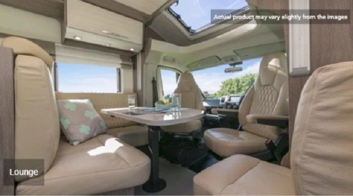 Tempat makan di dalam campervan