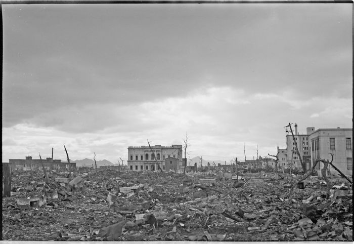 Foto kota Hiroshima setelah dijatuhi bom atom