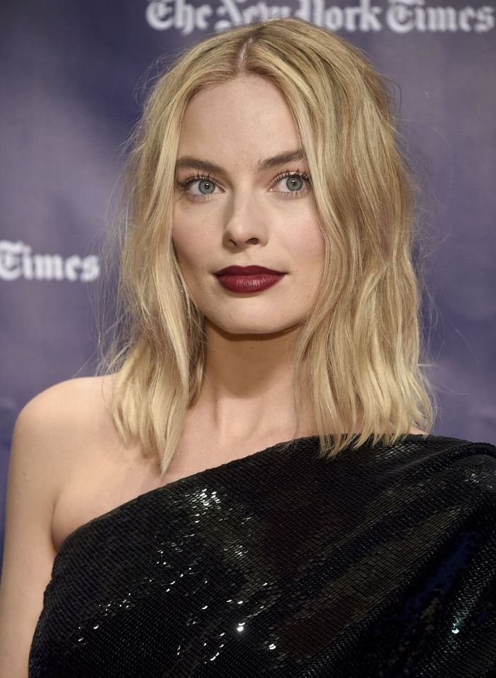 8 Gaya Rambut Ala Margot Robbie Untuk Cewek Berwajah Persegi Semua Halaman Cewekbanget