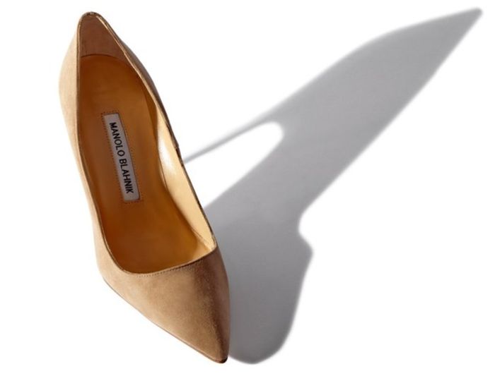 Pump heels berwarna nude yang dikenakan oleh Meghan Markle