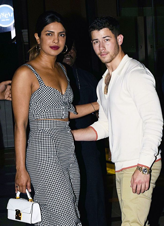 Nick Jonas Dan Priyanka Chopra Kepergok Pakai Cincin Yang Sama