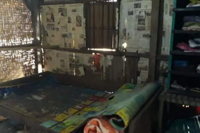 Kondisi di dalam rumah Zohri sebelum direnovasi.