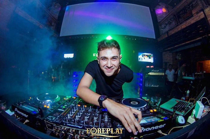 6 Potret Vicky Nitinegoro Aktor Ganteng Yang Masih Betah Sendiri Semua Halaman Grid