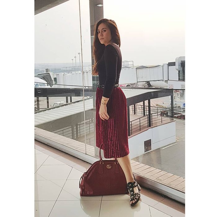 Bak Usia 20 An Intip Berbagai Gaya Modis Wulan Guritno Dengan Rok Plisket Bak Usia 20 An Intip Berbagai Gaya Modis Wulan Guritno Dengan Rok Plisket