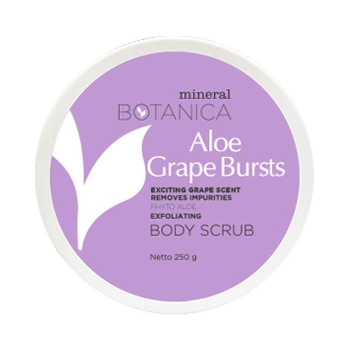 5 Body Scrub Lokal yang Dapat Membasmi Jerawat di Sekitar Belahan Dada