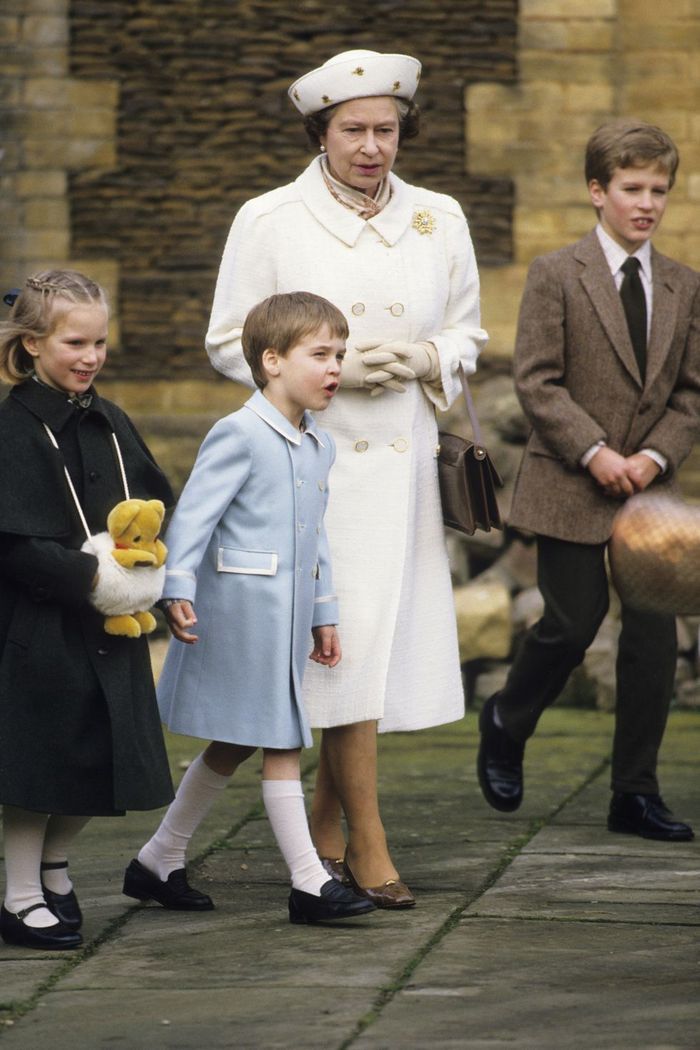 24 Foto Ratu Elizabeth dari Tahun ke Tahun, Ada Pangeran Harry Saat
