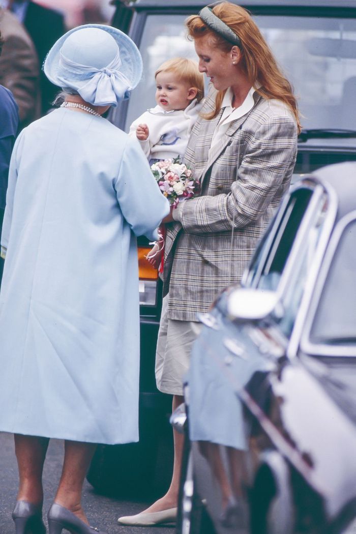24 Foto Ratu Elizabeth dari Tahun ke Tahun, Ada Pangeran Harry Saat