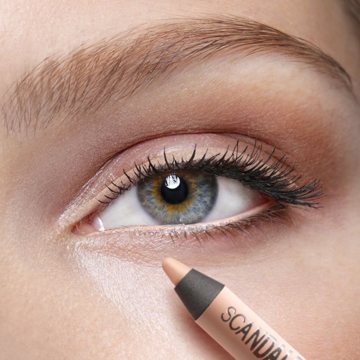 5 Cara Mengaplikasikan Eyeliner Untuk Membuat Mata Lebih Besar