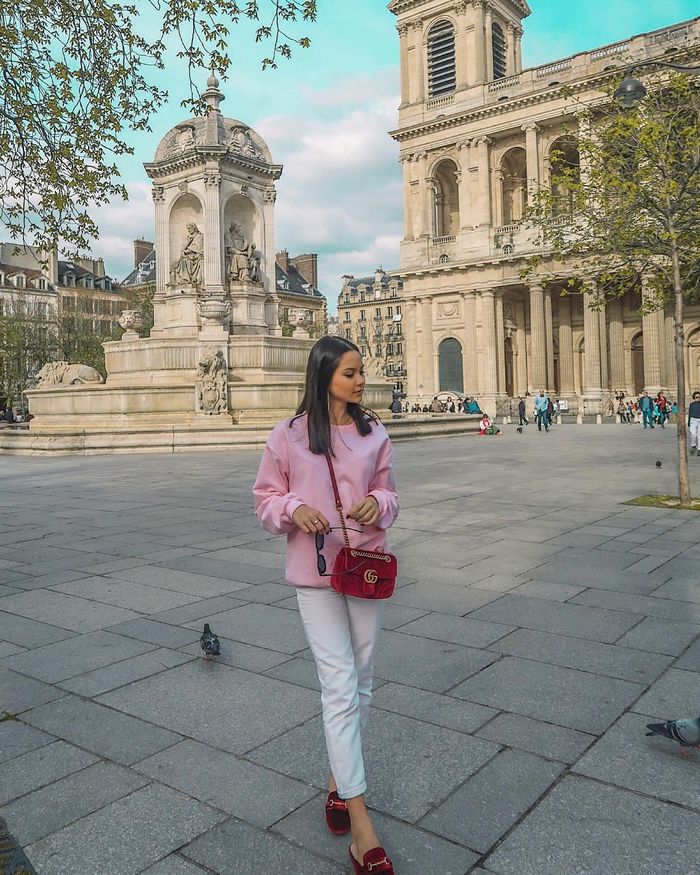 Busana Kasual dengan Nuansa Sporty yang Trendy