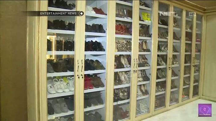 Koleksi sepatu Krisdayanti
