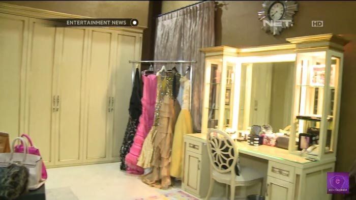 Meja rias Krisdayanti