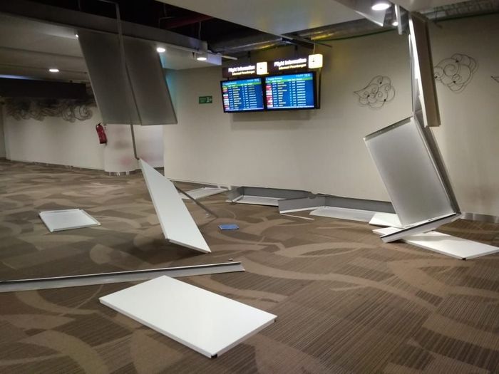 
kerusakan di bagian dalam Bandara Ngurah Rai