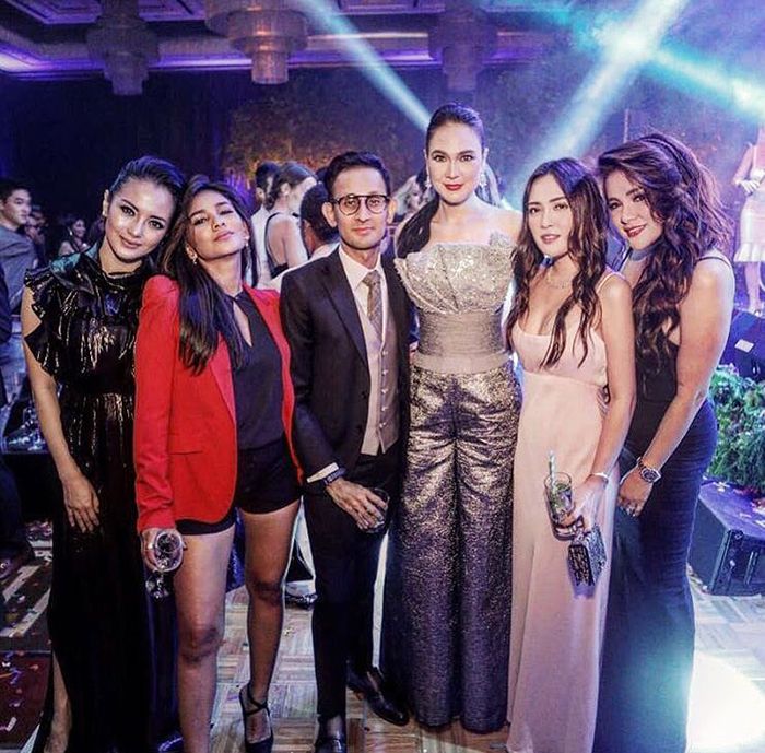Beredar Foto Luna Maya Hadiri Dinner Ultah Syahrini, Bajunya Jadi Sorotan Karena Lebih Cetar Dari yang Punya Acara!