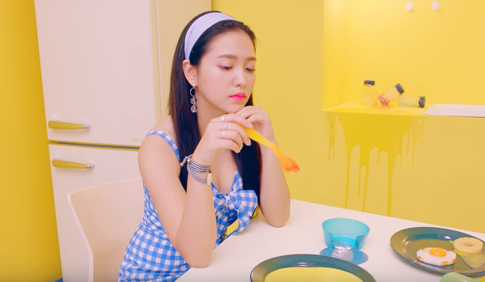 Inspirasi Fashion Dari Video Klip Red Velvet Power Up Yang Unik Semua Halaman Cewekbanget
