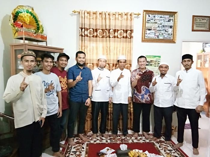Ruang tamu Ustadz Abdul Somad.