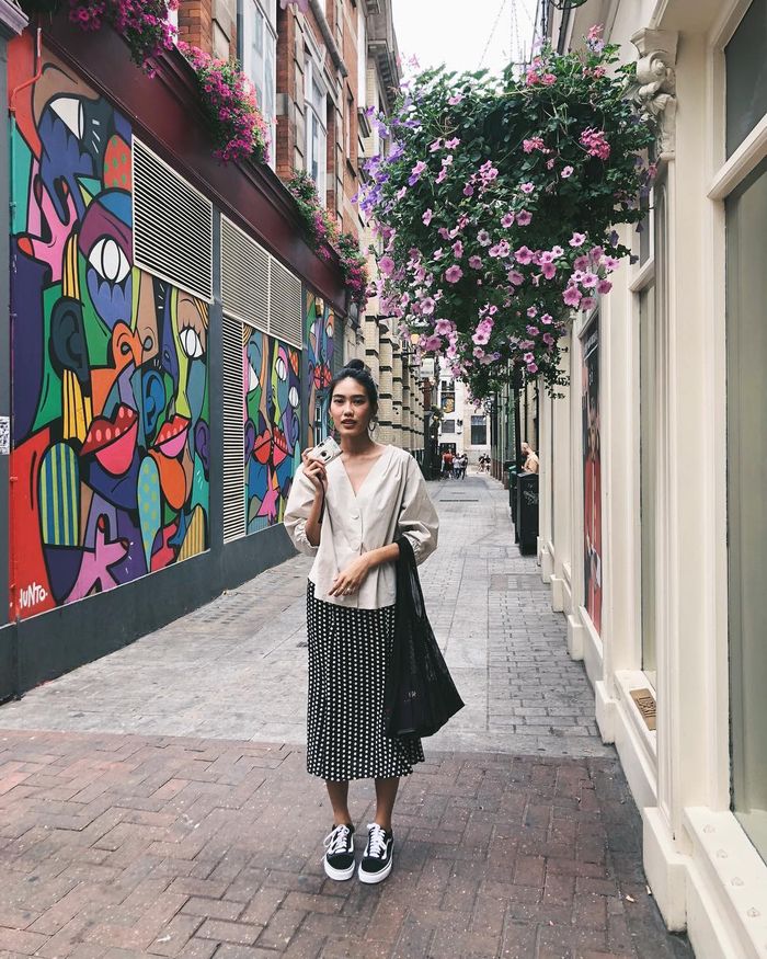 Deretan Gaya Modis Alika Islamadina Dengan Rok Bermotif Bisa Jadi Inspirasi Fashionmu Deretan Gaya Modis Alika Islamadina Dengan Rok Bermotif Bisa Jadi Inspirasi Fashionmu