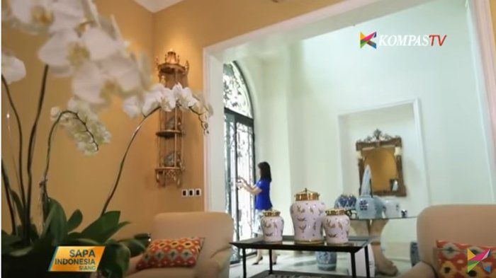 Ruang tamu Sandiaga Uno