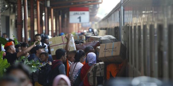 5 Kebiasaan Unik Orang Indonesia Ini, Bikin Para Bule Kebingungan Bobo