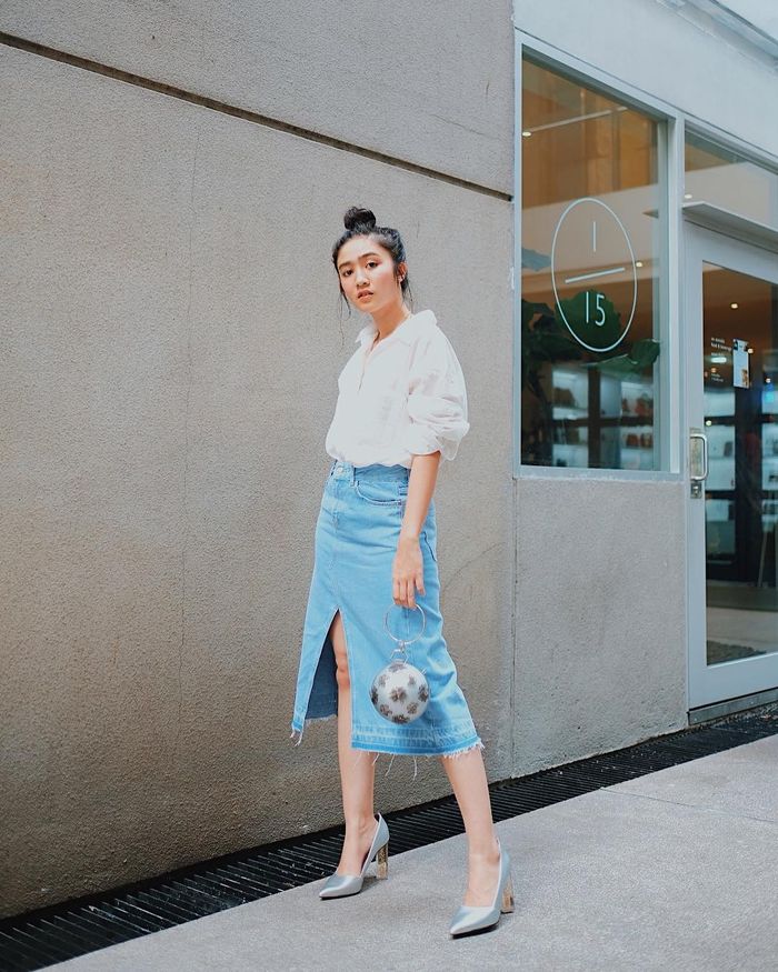 4 Gaya Febby Rastanty Pakai Rok Denim Yang Cocok Untuk Weekend Outfit Cewekbanget 4 Gaya Febby Rastanty Pakai Rok Denim Yang Cocok Untuk Weekend Outfit Cewekbanget