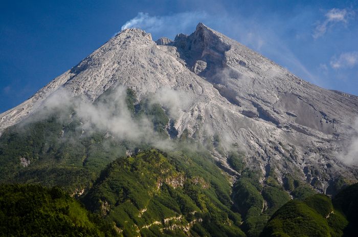 Ingin Mendaki Gunung? Berikut 7 Hal yang Perlu Kita Persiapkan