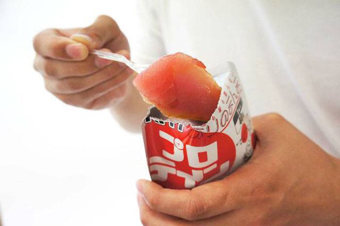 Sashimi ikan tuna dalam sachet, praktis!