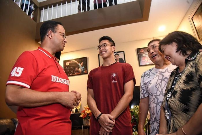 Anies Baswedan bersama Jonatan Christie dan keluarga