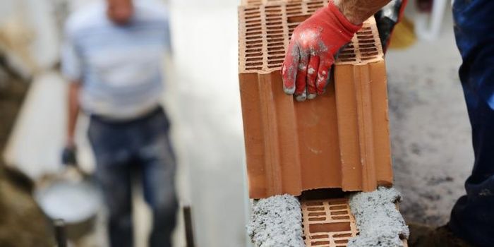 Memilih tukang bangunan agar hemat budget