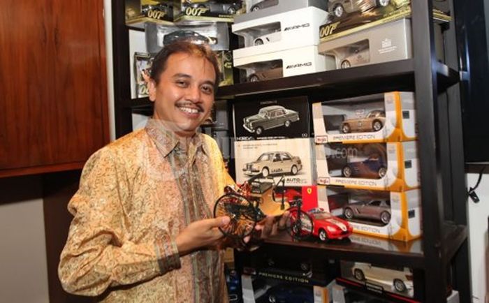 Cicil Mobil Mewah Koleksinya, Roy Suryo Juga Gemar Pajang Benda Ini di
