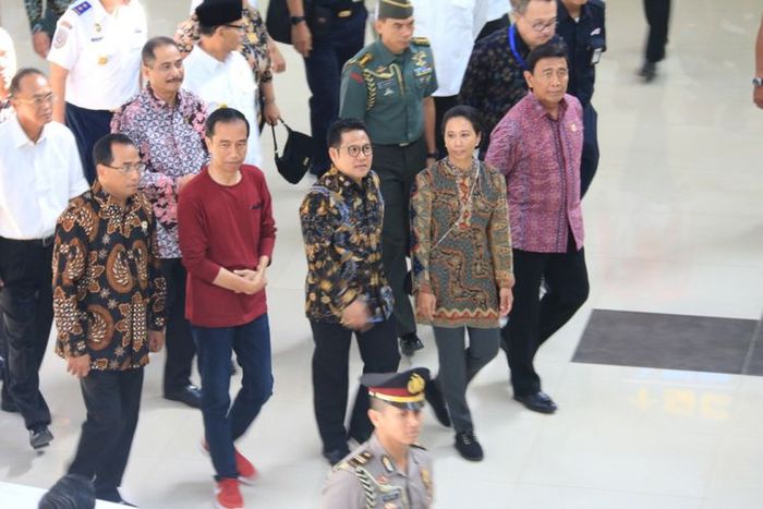 Sepatu nike jokowi best sale